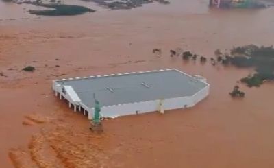 Loja Havan submersa aps forte chuva em Lajeado